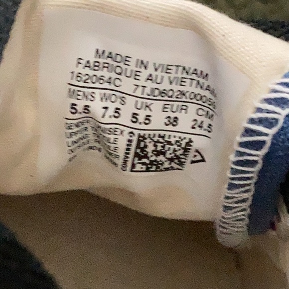 Converse Unisex lobster shoes NWOT - Picture 7 of 8